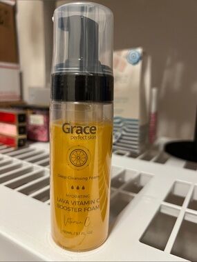 Grace Hydrating Lava Vitamin C Booster Foam - Yellow Bottle